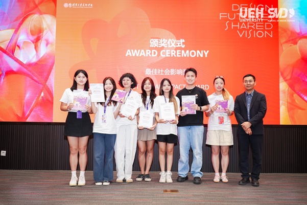 team-Yilu-Shunfeng-with-their-project-DreamLink